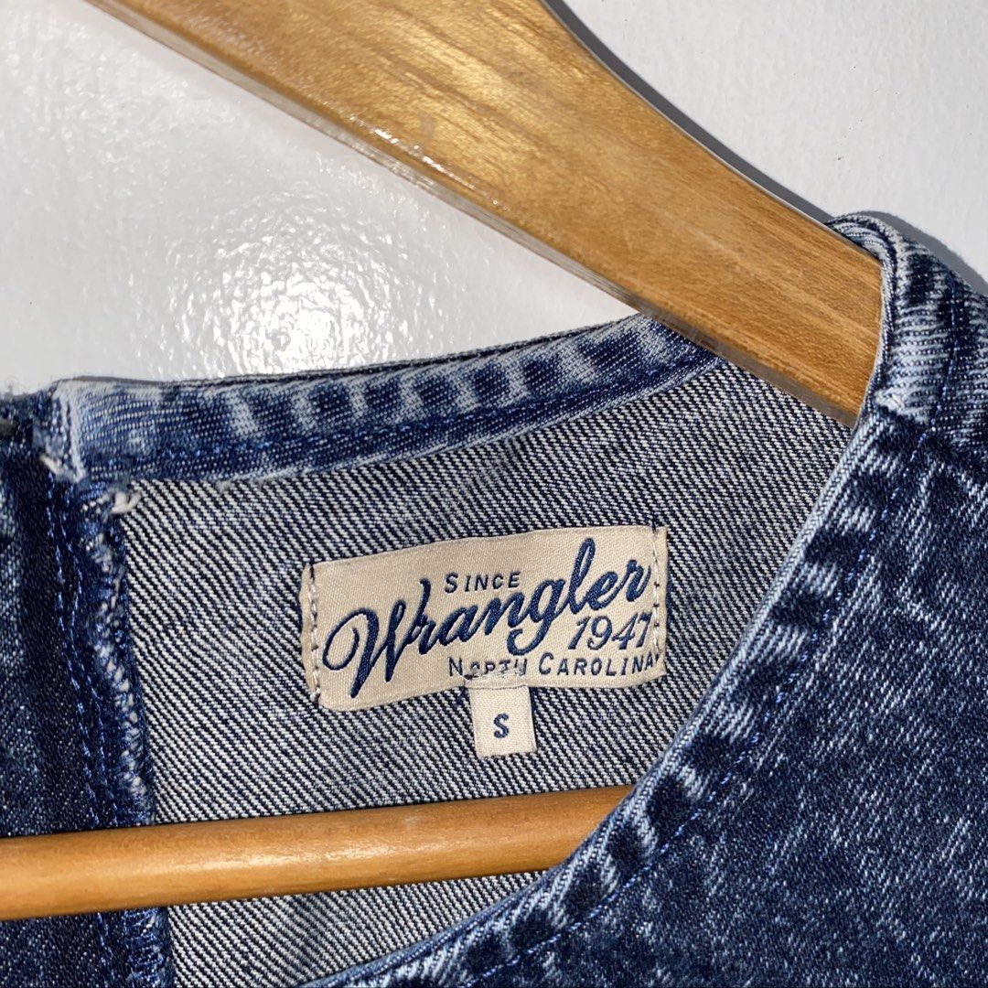 WRANGLER denim dress (Category: Dresses) located in San Jose del Monte. Submitted by mamiracky (Listing ID 1467700906, Image 3). Description: .