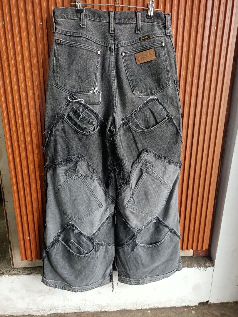 WRANGLER DENIM PANTS (Category: Other Bottoms) located in Bayombong. Submitted by rheaaa00530 (Listing ID 1467616820, Image 2). Description: WRANGLER DENIM PANTS NO ISSUES CAN FIT ALSO TO MEN IF YOU LIKE .