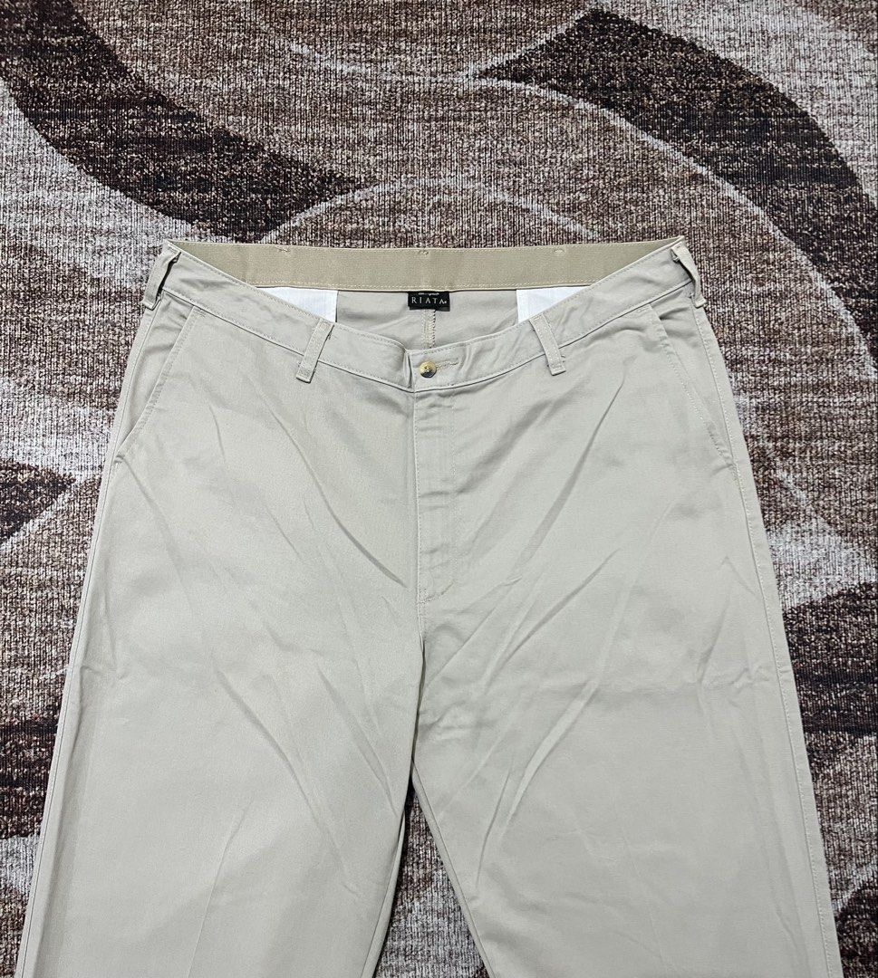 Wrangler "Riata" Chino Pants (Category: Chinos) located in Rizal. Submitted by ithriftph_ (Listing ID 1467722042, Image 3). Description: 🔻 Details 🔻 Wrangler "Riata" Chino Pants Khaki Baggy Fit Authentic Comeplete Tags Waistline: 38" Length: 47" Thigh: 12.5" Leg hole: 9.5" Color rate: 9/10 Condition: 9/10 No issue Price: 500 pesos Reminders: Color may vary due to lighting and your screen resolution. Note: Ready to wear (already washed) Mode of 