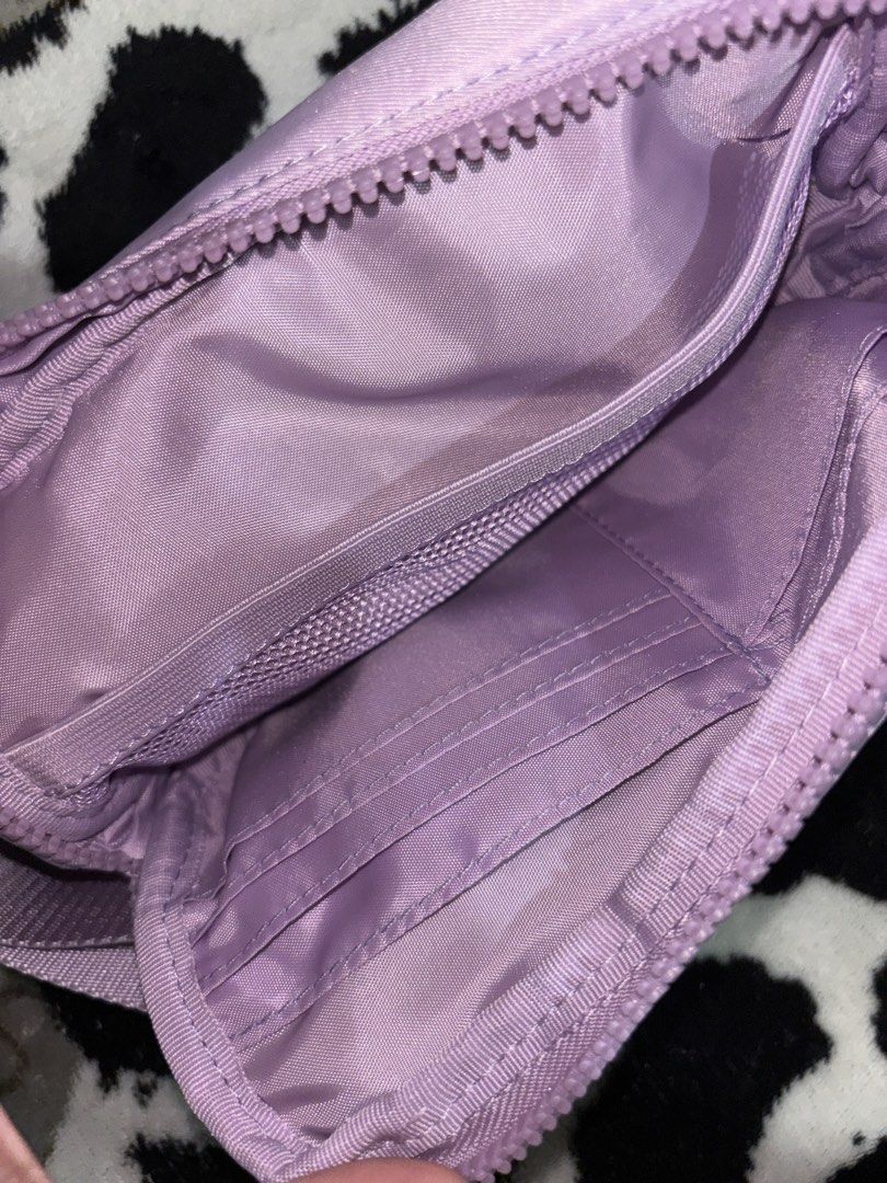 Wristlet Long Wallet (Category: Wallets & Card holders) located in Taguig. Submitted by geminicvnt14 (Listing ID 1467629930, Image 3). Description: - preloved - nylon material.