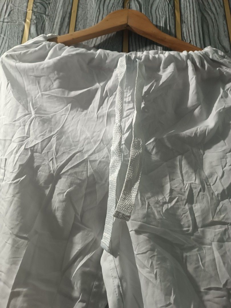 WW: Cherokee WHITE UNISEX Drawstring Scrub Pants (Small on Tag) (Category: Other Bottoms) located in Baguio. Submitted by thanksgodforthedogs (Listing ID 1467731829, Image 3). Description: Cherokee Drawstring Unisex Scrub Pants Color: White (White na White) Manual Measurements (Medida) W: Up to 36" Rise:12" L:36" 3 Pockets Cargo Good as New (Looks Unused) P380 + SF.