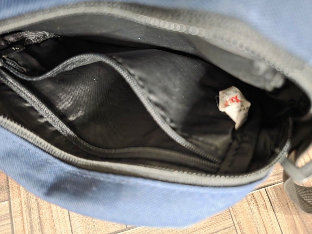 XTEP Men Shoudler Sling Bag (Category: Sling Bags) located in Quezon City. Submitted by thriftstershop (Listing ID 1467759559, Image 3). Description: Brand: Xtep Condition: Very Good Meet up: Trinoma or LRT 2 Anonas Shipping: LBC - Weekdays J&T - Weekends.