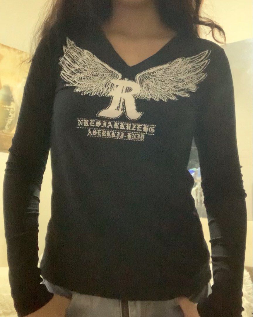 Y2k 2000s Black Longsleeves, Mesh, Graphic (Category: Longsleeves) located in Manila. Submitted by lili_doll (Listing ID 1467711074, Image 3). Description: - used 2-3 times - mild stains - mes, but not see-through fully - large on tag, but fits xs-s.