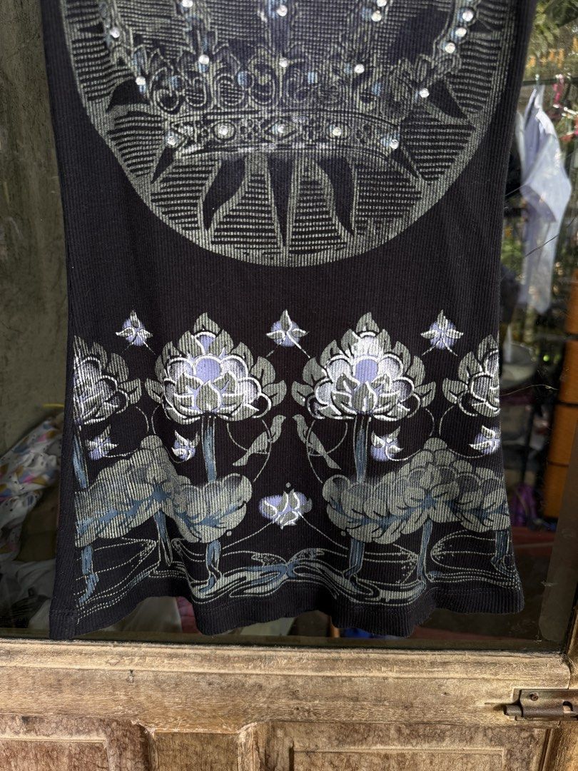 Y2K AKUALANI tank top (Category: Sleeveless) located in Manolo Fortich. Submitted by thriftacktoe34 (Listing ID 1467683650, Image 3). Description: Excellent condition Color rate 9.5/10 Size Small Dimes W11.5 x L26 stretchable FREE shipping fee.