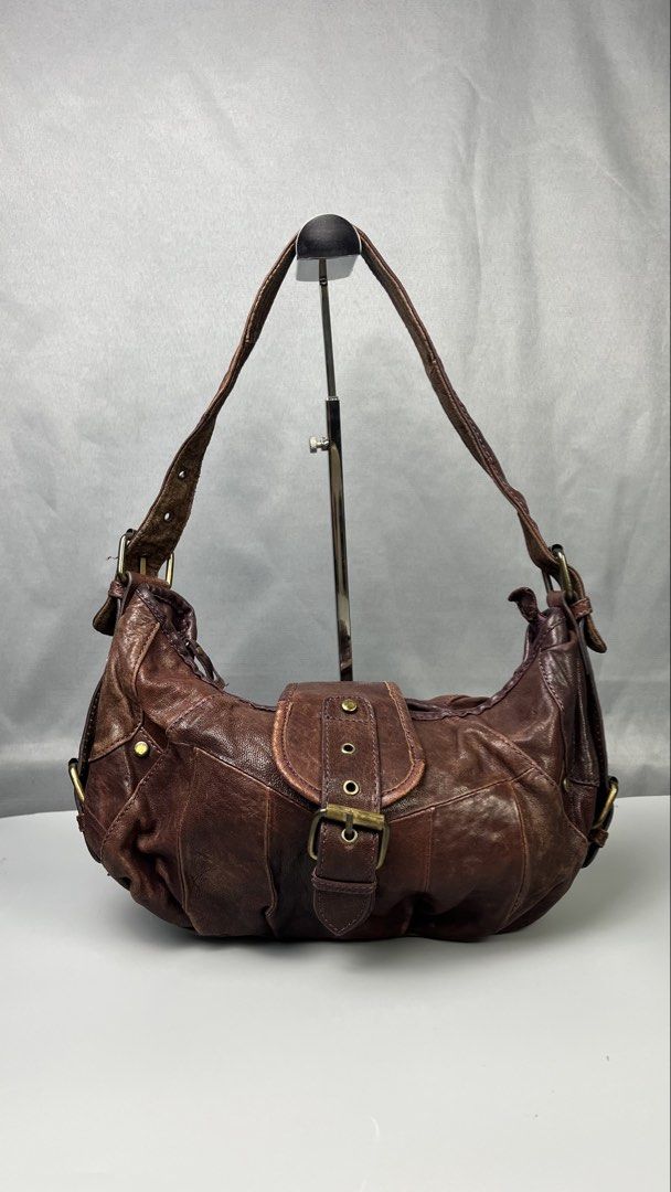 Y2k Bag Pure Leather Soho (Category: Shoulder Bags) located in Manila. Submitted by reclaim.13 (Listing ID 1467720191, Image 1). Description: Pure Leather y2k Bag Soho - 100% leather - minor issue only.