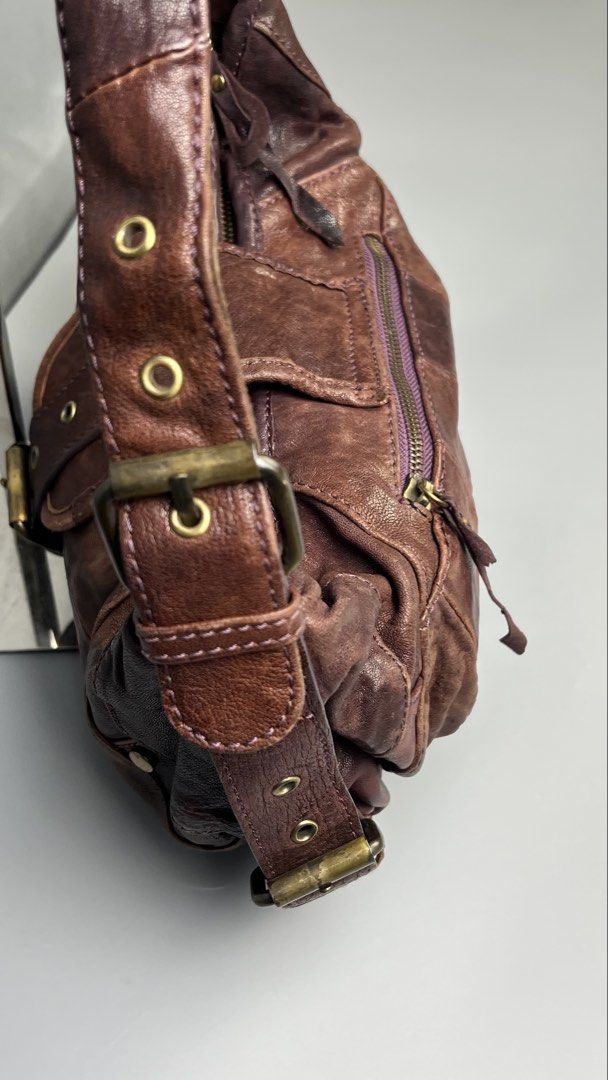 Y2k Bag Pure Leather Soho (Category: Shoulder Bags) located in Manila. Submitted by reclaim.13 (Listing ID 1467720191, Image 3). Description: Pure Leather y2k Bag Soho - 100% leather - minor issue only.