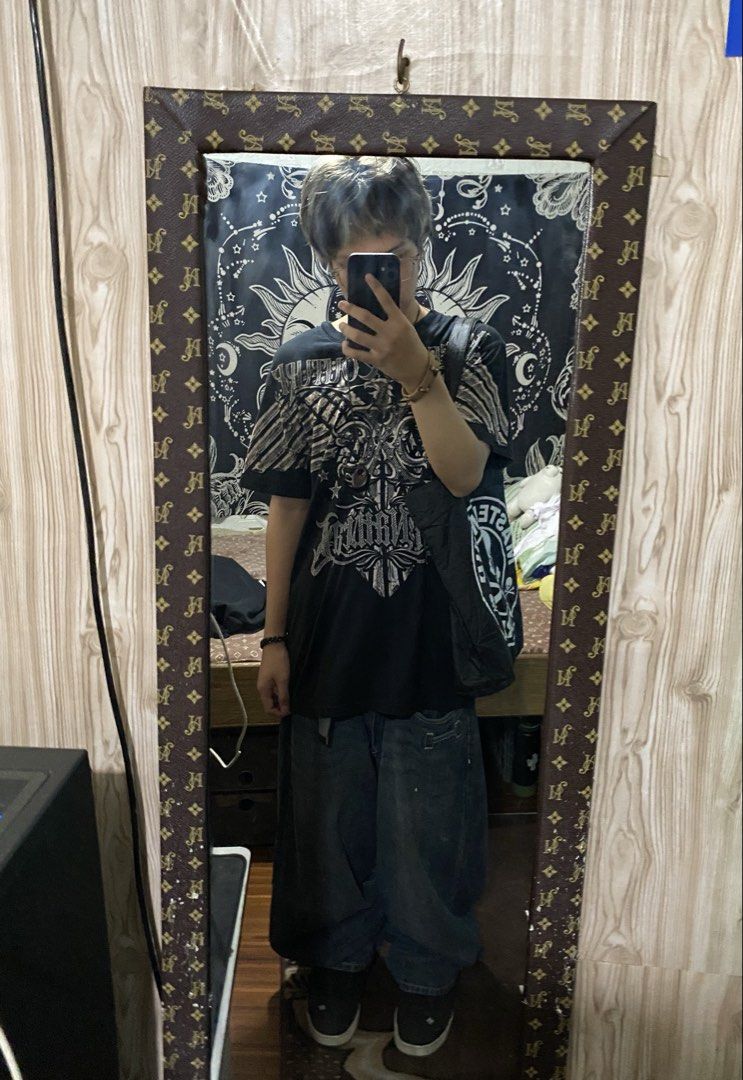 Y2K Kix Baggy Jeans (Category: Jeans) located in Manila. Submitted by mals.col (Listing ID 1467730723, Image 2). Description: 42” x 47” Thigh: 16.3 LO: 10.3 Check slides for when worn Issues: needs wash, slit holes, heelbites ₱1,500+sf.