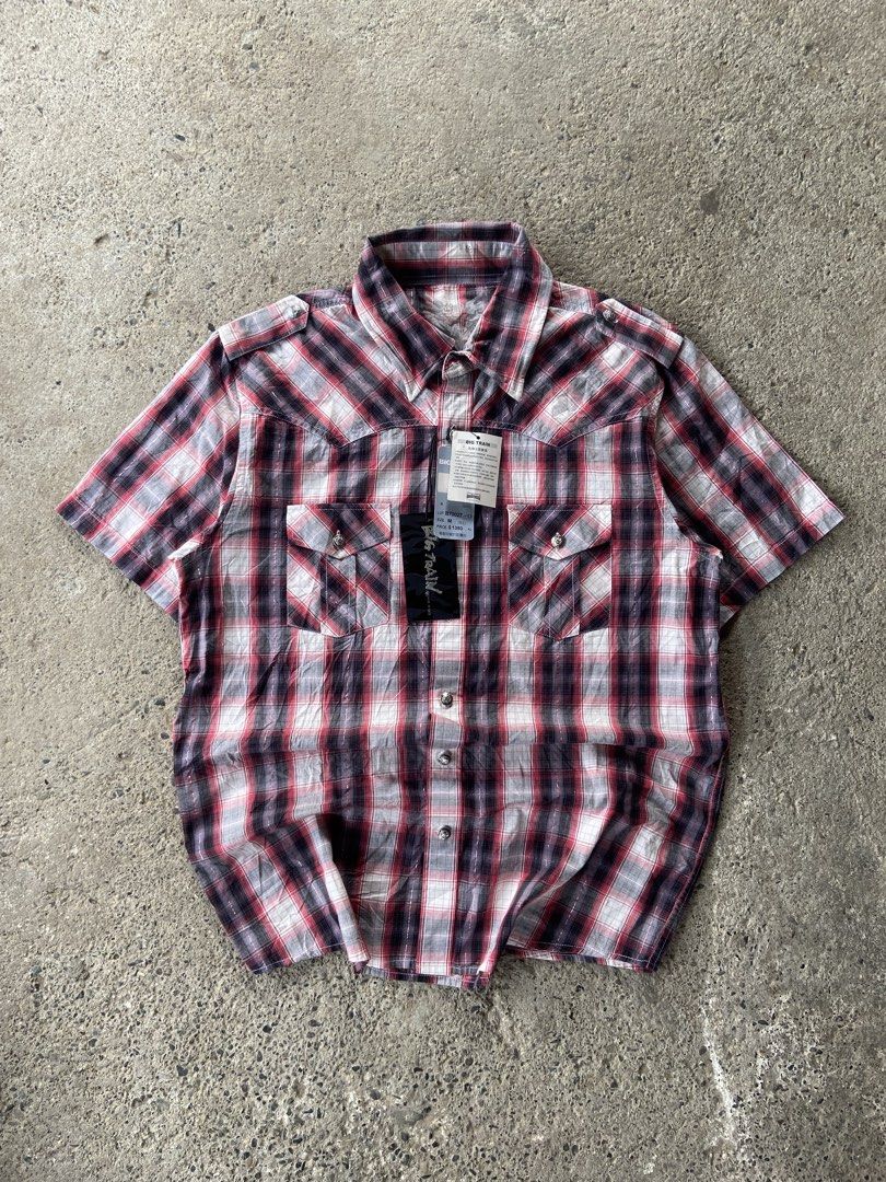 Y2k Osaka Big Train Flannel Type Polo (Category: Formal Shirts) located in Tagum. Submitted by manifesto.arch (Listing ID 1467621841, Image 1). Description: Dimes: 21x27 fits medium Can vouch on any platform No major flaws.