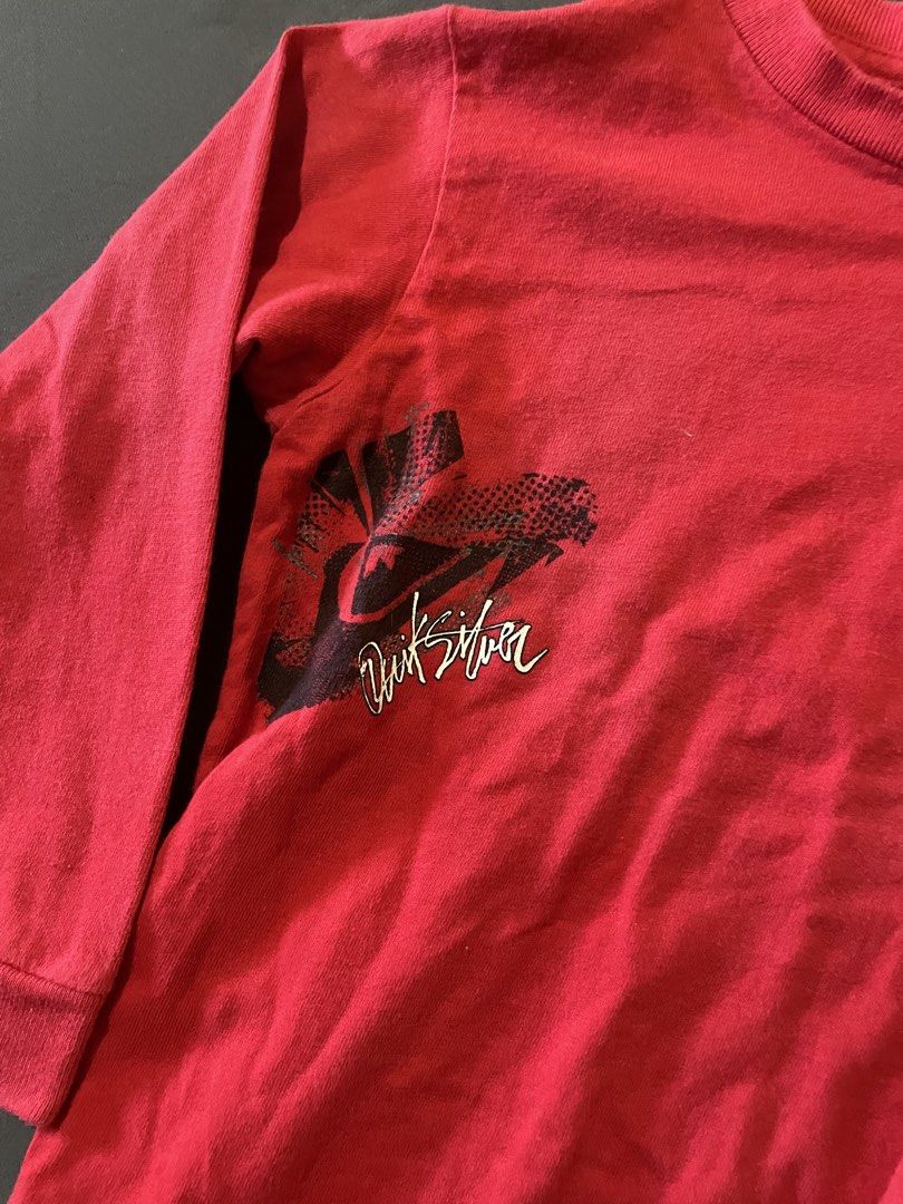 Y2k quick silver pullover (Category: Babies & Kids Fashion) located in Tarlac. Submitted by thriftwithass (Listing ID 1467677599, Image 3). Description: MAY SPOT NA FADE CHECK NIYO NALANG SA PHOTOS.