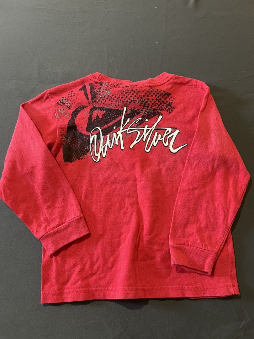 Y2k quick silver pullover (Category: Babies & Kids Fashion) located in Tarlac. Submitted by thriftwithass (Listing ID 1467677599, Image 2). Description: MAY SPOT NA FADE CHECK NIYO NALANG SA PHOTOS.