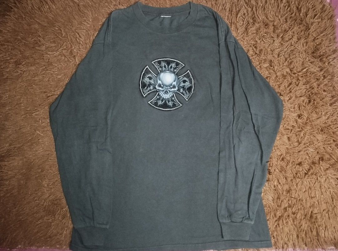 Y2k Skull Longsleeve (Category: Tshirts & Polo Shirts ) located in San Juan City. Submitted by reddvelasquez4298 (Listing ID 1467702759, Image 1). Description: Y2k Skull Longsleeve Fits Large-XL 22.5 Width 29.5 Length Gamuza yung material ng pinaka design niya 😁 Cut Tag 800 pesos PM.