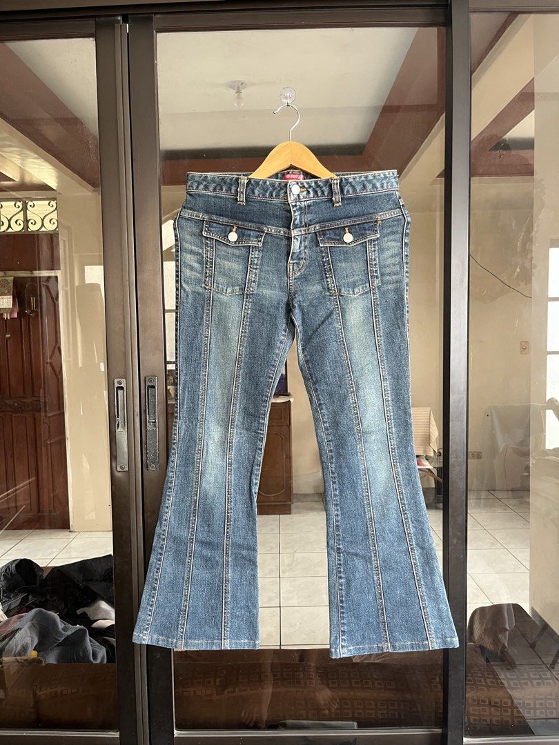 Y2K South Pole Flared Jeans (Category: Jeans) located in San Pedro. Submitted by pitzz_stuf (Listing ID 1467636042, Image 1). Description: Y2K Womens South Pole Flared Jeans (good condition) dimes: width - 16 length - 36 hem - 9.5 ₱599 + sf.