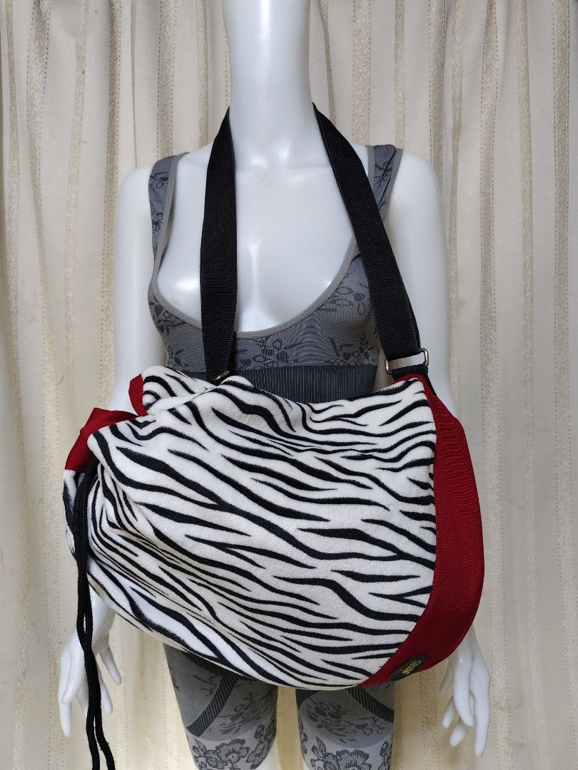 Y2K Vibes! NICI Plush Zebra Print Drawstring Backpack 🎒 (Category: Luxury Bags & Wallets) located in Baguio. Submitted by pisces_beattidue23 (Listing ID 1467628105, Image 3). Description: Y2K Vibes! NICI Plush Zebra Print Drawstring Backpack 🎒.