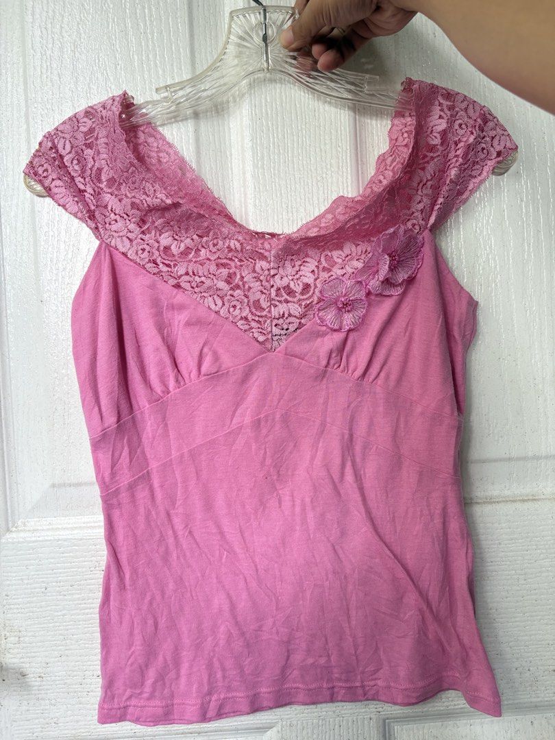 Y2k WETSEAL top (Category: Others Tops) located in Manila. Submitted by thriftnicarla08 (Listing ID 1467746731, Image 1). Description: Issue are not noticeable Small to medium .