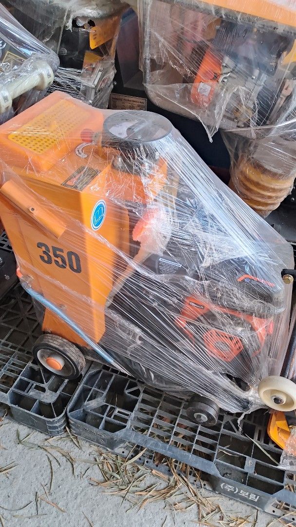 YAMATO GASOLINE CONCRETE CUTTER (Category: Announcements) located in Manila. Submitted by ivan2.0 (Listing ID 1467625875, Image 1). Description: Yamato Gasoline Concrete Cutter SPEECS👇 POWER:6.5HP SPEED:3600RPM SIZE:1200X600X1000mm SAW BLADE DIAMETER:350mm CUTTING DEPTH:135mm WATER TANK CAP:120L WEIGHT:120KG #TATAKYAMATO #HEAVYDUTY #GOODQUALITY #HIGHQUALITY Mode of payment: COD | COP! G-Cash | Bank Transfer LOCATION 📍 WE'RE LOCATED AT Signage: 