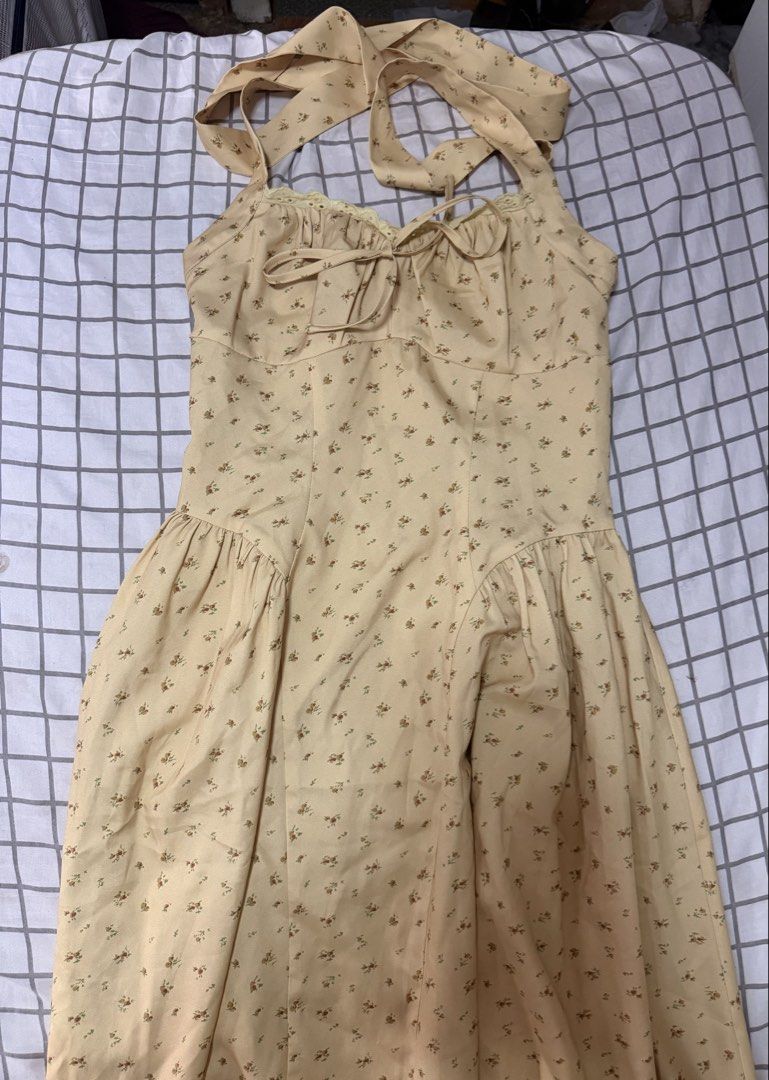 yellow ditsy midi dress (Category: Dresses) located in Quezon City. Submitted by pinkyswearshop (Listing ID 1467685212, Image 3). Description: .