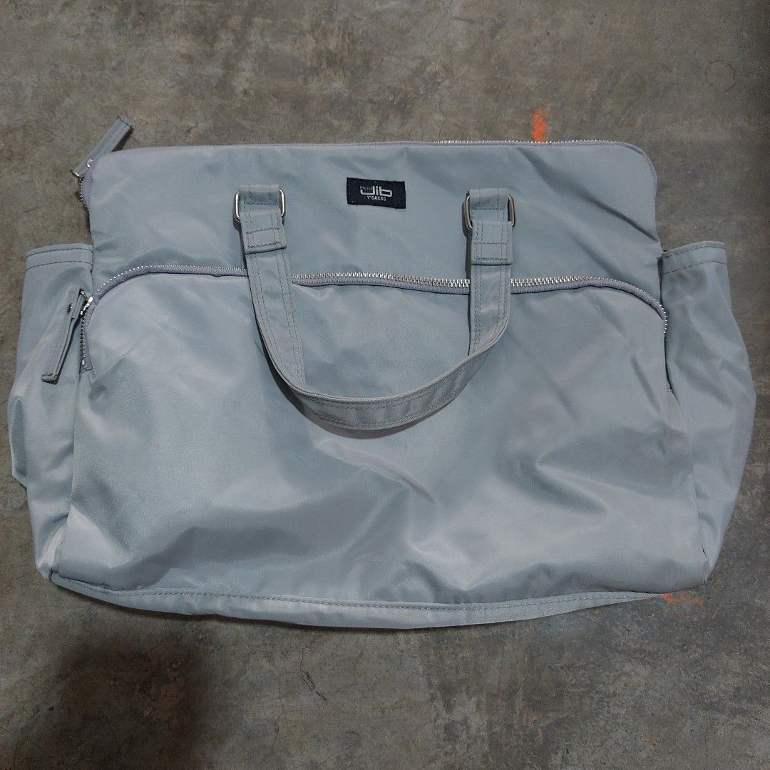 Y'SACCS MULTIPOCKET NYLON TRAVEL TOTE BAG (Category: Accessory Holder, Box & Organizers) located in Tuguegarao City. Submitted by 3500.finds (Listing ID 1467639858, Image 1). Description: Multiple comparments / multipocket 14 x 11 x 5.5 Excellent condition Color rate 9.5/10 No issue.