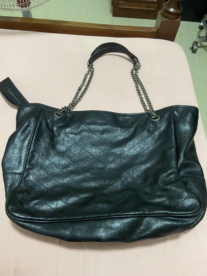 YSL shoulder bag (Category: Shoulder Bags) located in Calamba. Submitted by mj_sotto22 (Listing ID 1467726813, Image 1). Description: YSL from japan genuiner leather gun metal hardware.