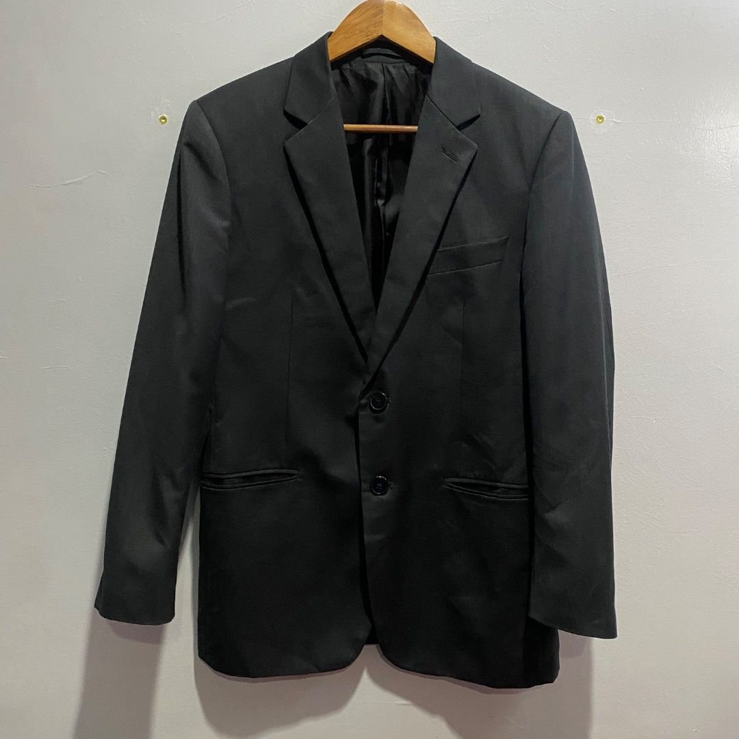 Z Zegna Single-breasted Wool Jacket 48 (Category: Coats, Jackets and Outerwear) located in Antipolo. Submitted by bentakahitanoano (Listing ID 1467727987, Image 1). Description: This Z Zegna garment is a classic grey single-breasted jacket featuring a standard two-button closure, notched lapels, dual flap pockets at the hips, and a welt pocket at the chest. Still in good condition Size 48 Pit to pit 19.5 Length 28.5.