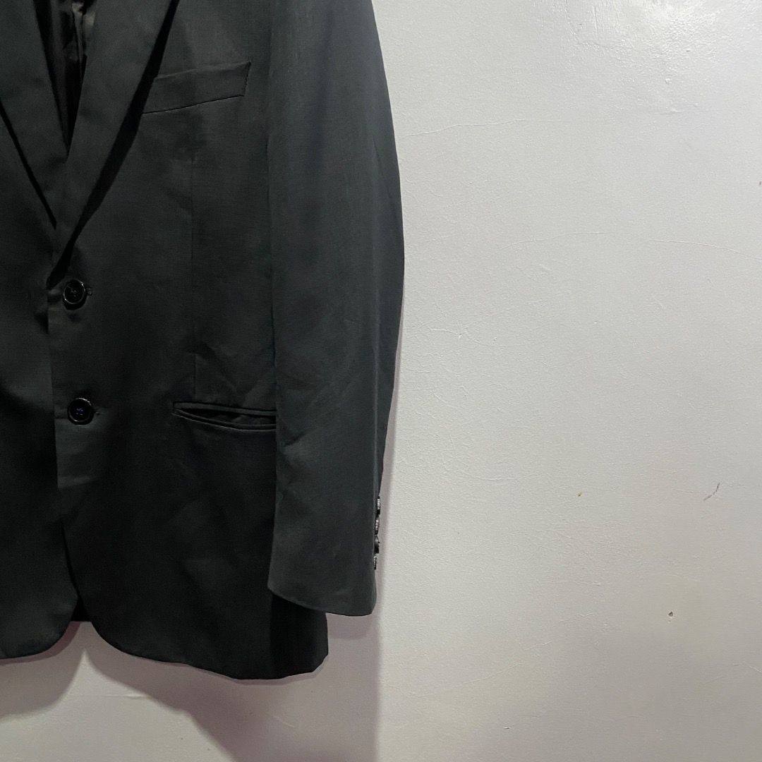 Z Zegna Single-breasted Wool Jacket 48 (Category: Coats, Jackets and Outerwear) located in Antipolo. Submitted by bentakahitanoano (Listing ID 1467727987, Image 2). Description: This Z Zegna garment is a classic grey single-breasted jacket featuring a standard two-button closure, notched lapels, dual flap pockets at the hips, and a welt pocket at the chest. Still in good condition Size 48 Pit to pit 19.5 Length 28.5.