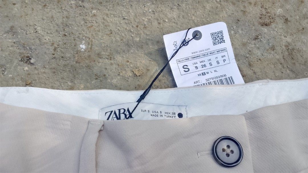 ZARA (Category: Skirts) located in Manila. Submitted by plong7 (Listing ID 1467604503, Image 3). Description: ZARA Style: Pleated high-waist skort (skirt with hidden shorts underneath) Color: Light beige / cream Size: S Fabric: Smooth woven material, usually polyester-viscose blend — soft, structured, wrinkle-resistant Fit: Relaxed A-line cut, elegant & casual issue need Wash For more Details PM: LOCATION: DAVAO DE ORO.