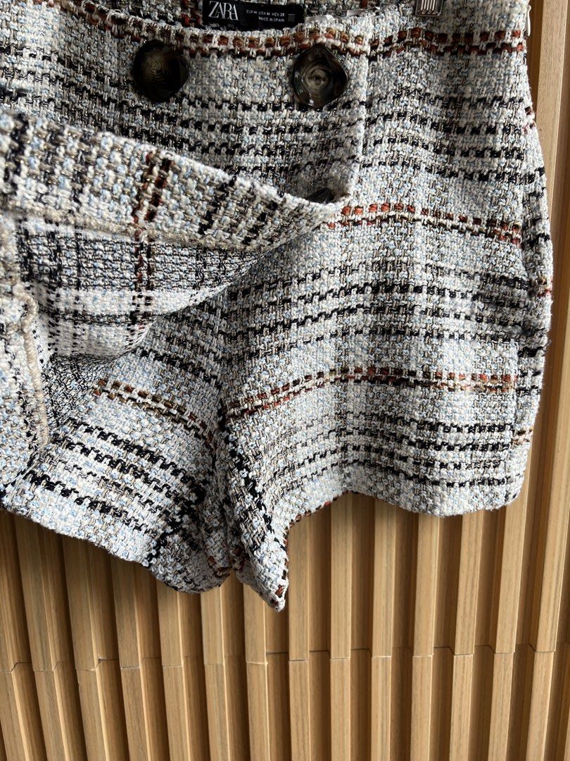 Zara (Category: Skirts) located in Lipa City. Submitted by thyra06 (Listing ID 1467643212, Image 3). Description: Zara tweed skort good as new size 28/29 .