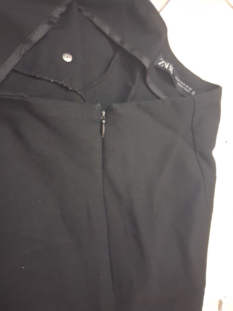 Zara Black Buttoned Shorts Size M (Category: Shorts) located in Manila. Submitted by seany_love (Listing ID 1467644719, Image 3). Description: - Brand: Zara - Size: EUR M, USA M, MEX 28 - Color: Black - Details: Gold button accents on the front, secure zip closure at the back - Origin: Made in Turkey - Condition: Clean and well-maintained piece.