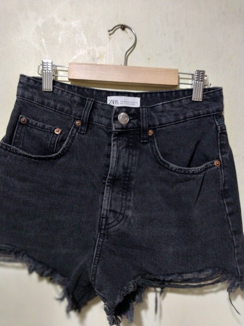 Zara Black Denim Shorts (Category: Shorts) located in Manila. Submitted by PrinceDani.Clothing (Listing ID 1467645390, Image 2). Description: zara black denim shorts Size 34 on tag 26in waist 11in length excellent condition .