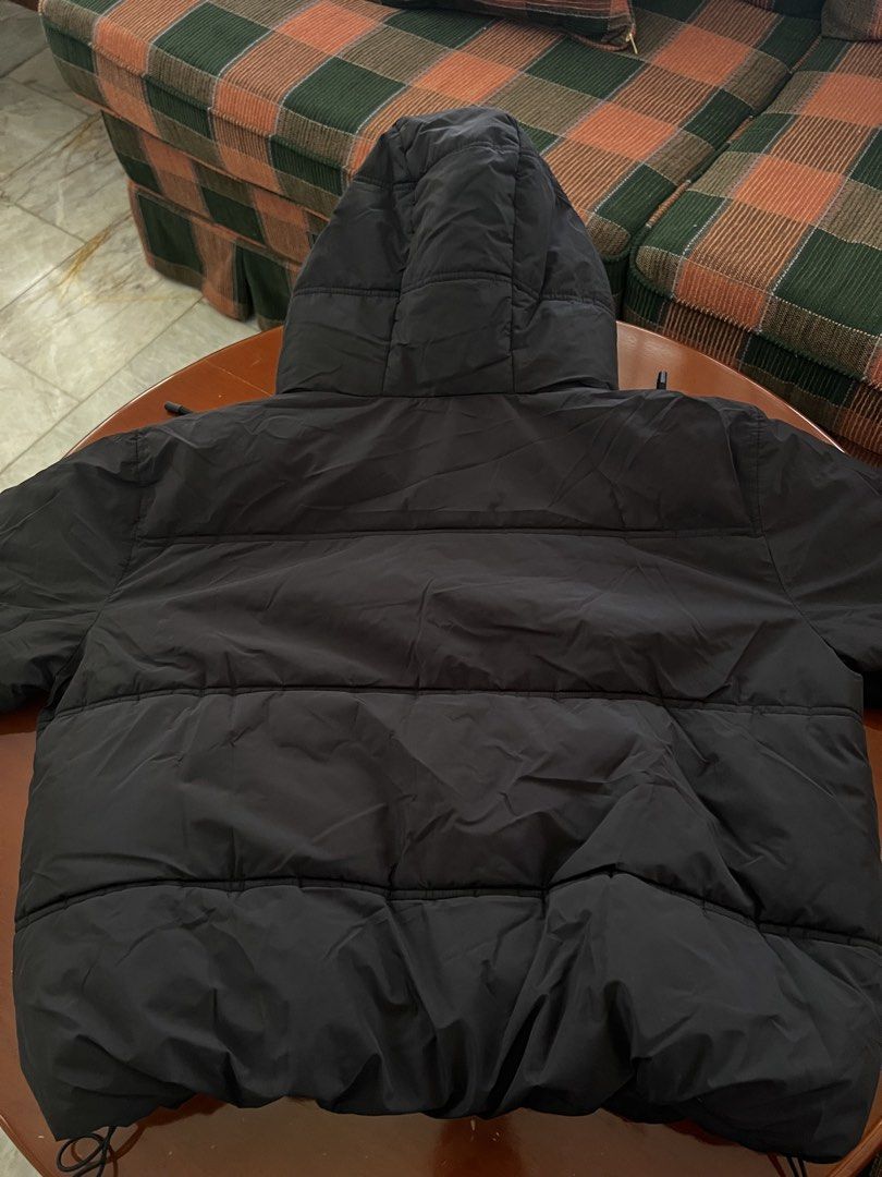 Zara Black Puffer Jacket with Hood (Category: Coats, Jackets and Outerwear) located in Cainta. Submitted by preloved_sale8 (Listing ID 1467629942, Image 3). Description: - Brand: Zara - Style: Puffer jacket in classic black - Size: L (best fit medium to large) - used once in Japan - in good condition (hnd namumuo) - Features: Full zip front, adjustable drawstring hood, quilted design, and two front pockets - Condition: Excellent, warm winter laye