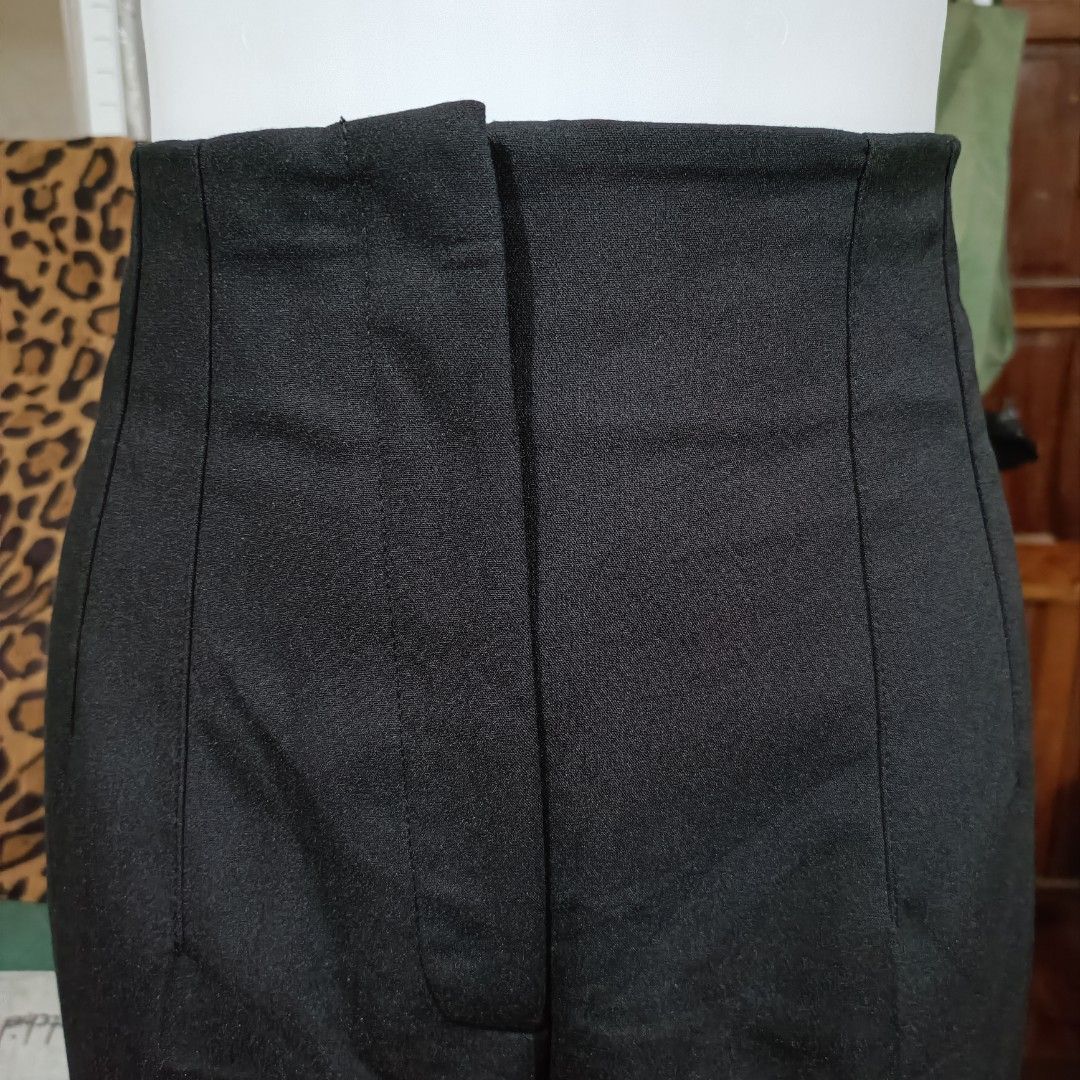 ZARA Black Pants; Medium (Category: Other Bottoms) located in Moncada. Submitted by celynn.collection (Listing ID 1467721434, Image 3). Description: ✅ PLEASE READ BEFORE ASKING! 😊 ----------------------------------------------------- 📍LOCATION: Pangasinan, Luzon ----------------------------------------------------- ✅ Clothes are THRIFTED or PRE-LOVED unless stated brand new. ----------------------------------------------------- Brand: ZARA Colo