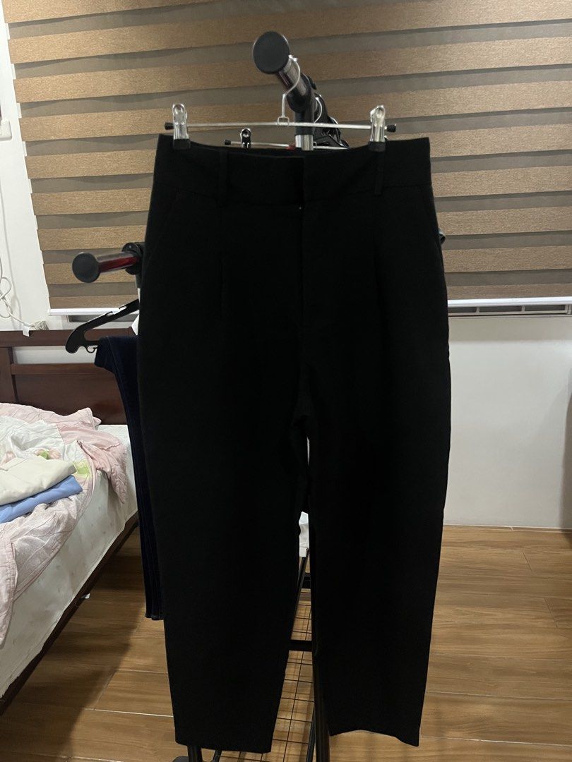 Zara Black Trousers Size M (Category: Jeans) located in Makati City. Submitted by grizzlybear95 (Listing ID 1467730288, Image 1). Description: - Brand: Zara - Size: Medium (EUR M, MEX 28) - Color: Solid Black - Fit/Style: High waist with front pleats - Pockets: 2 functional side pockets, 2 faux back pockets - Details: Standard belt loops, clean look - Origin: Made in Bangladesh.