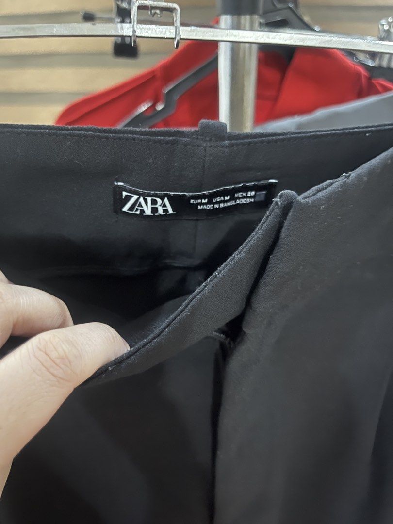 Zara Black Trousers Size M (Category: Jeans) located in Makati City. Submitted by grizzlybear95 (Listing ID 1467730288, Image 2). Description: - Brand: Zara - Size: Medium (EUR M, MEX 28) - Color: Solid Black - Fit/Style: High waist with front pleats - Pockets: 2 functional side pockets, 2 faux back pockets - Details: Standard belt loops, clean look - Origin: Made in Bangladesh.