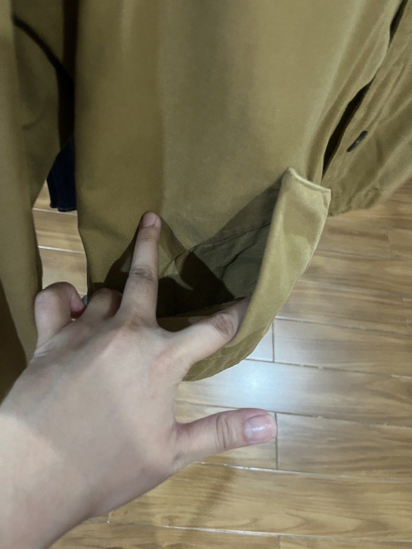 Zara Brown Cropped Utility Jacket Size S (Category: Coats, Jackets and Outerwear) located in Makati City. Submitted by grizzlybear95 (Listing ID 1467728812, Image 3). Description: - Brand: Zara - Size: Small (Made in Turkey) - Color: Neutral brown - Fit: Cropped - Details: Shoulder epaulets, large front pockets, tortoiseshell-style buttons, structured collar, and button cuffs - Condition: Great layering piece for cooler days.