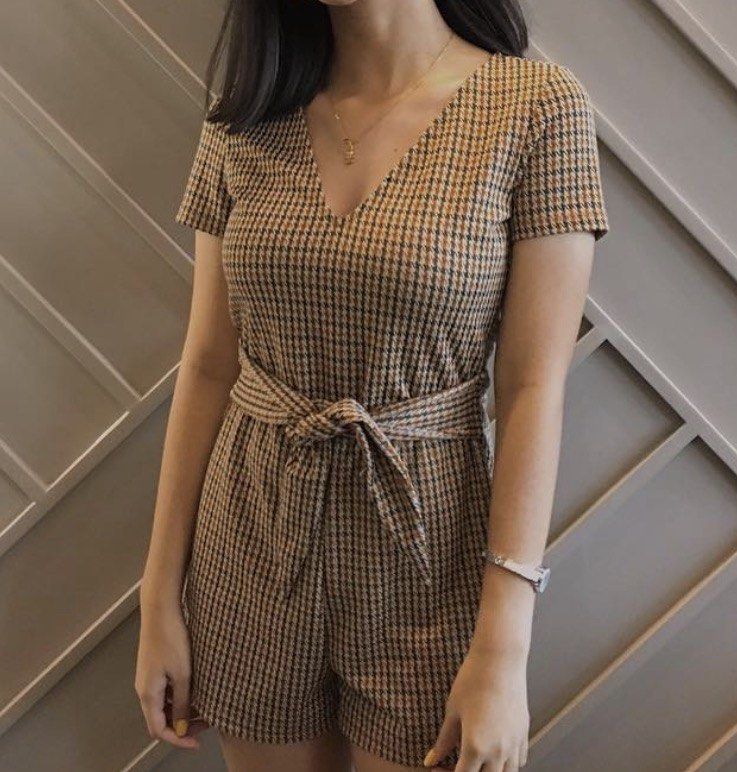 Zara Brown Houndstooth Low V neck Romper shorts (Category: Rompers) located in Paranaque City. Submitted by ifancyyou (Listing ID 1467099996, Image 1). Description: super pretty and tela is thick :) bought in 2018! rfs doesnt fit me anymore😭 .