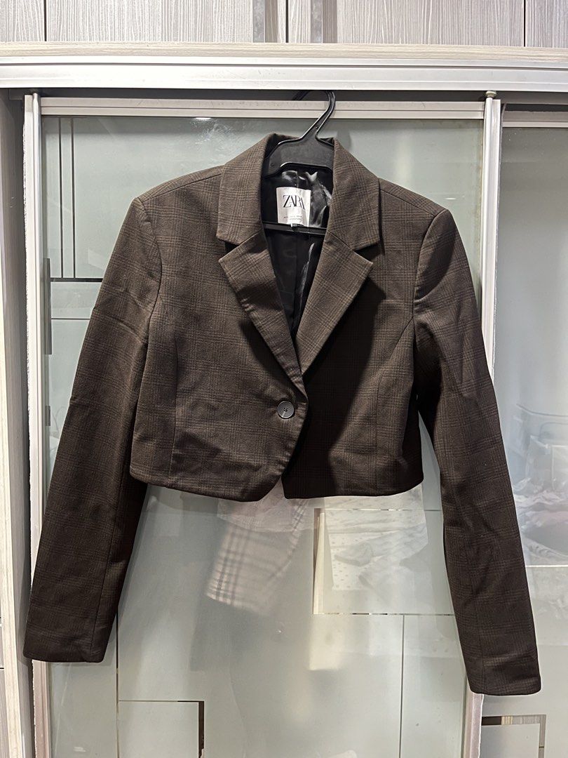 Zara Brown Plaid Crop Blazer Size S (Category: Coats, Jackets and Outerwear) located in Makati City. Submitted by grizzlybear95 (Listing ID 1467730448, Image 1). Description: - Brand: Zara - Item: Brown plaid crop blazer - Size: S - Details: Single-button closure, lapel collar, fully lined interior - Fit: Short cropped cut, ideal for high-waisted trousers or skirts - Condition: Excellent, clean, and no flaws found.