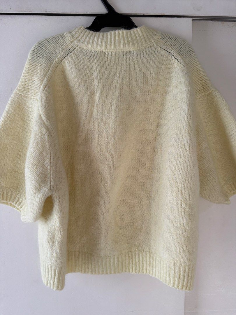 ZARA Butter Yellow Knit (Category: Blouses) located in Quezon City. Submitted by closetreset.qc (Listing ID 1467684134, Image 2). Description: • No flaws • No when worn • Soft knit (hindi makati) • + Sf.