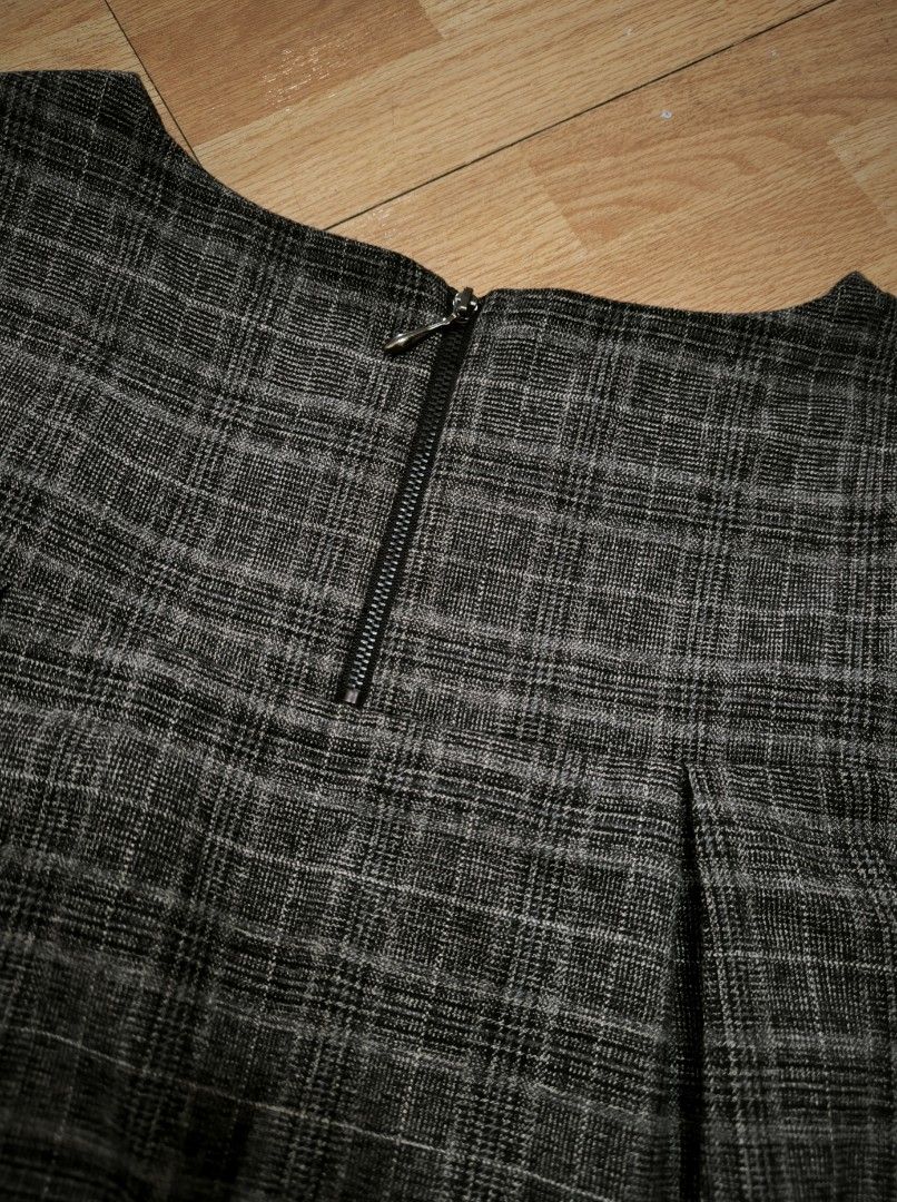 Zara dress (Category: Dresses) located in Manila. Submitted by wearforce (Listing ID 1467770874, Image 3). Description: Zara dress fit: M-L good condition color rate 10/10 549 + sf.