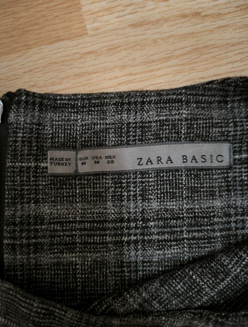 Zara dress (Category: Dresses) located in Manila. Submitted by wearforce (Listing ID 1467770874, Image 1). Description: Zara dress fit: M-L good condition color rate 10/10 549 + sf.