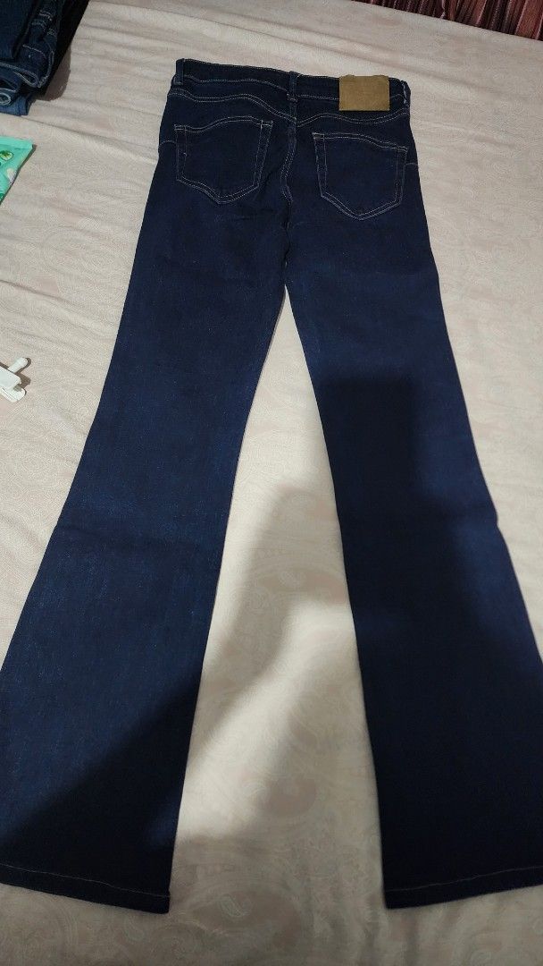 Zara Flare Jeans (Category: Jeans) located in Noveleta. Submitted by heyitsroxy (Listing ID 1467618465, Image 2). Description: used twice only, tumaba ako kaya hindi ko na nasuot size 36 high waist, flare fitting and enhances the shape of the bottom body very sexy bought from Zara Megamall Orig price: 2495.