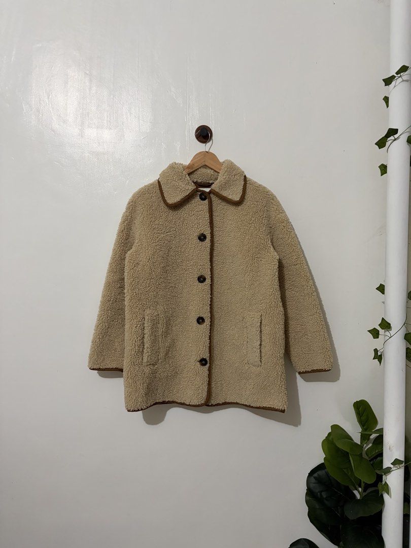 Zara Fleece Coat with Lapel Collar (Category: Coats, Jackets and Outerwear) located in Quezon City. Submitted by gothrifty28 (Listing ID 1467679738, Image 3). Description: Zara Fleece Coat with Lapel Collar 𝙎𝙞𝙯𝙚: Small on tag (Fit to Large) 𝘾𝙤𝙣𝙙𝙞𝙩𝙞𝙤𝙣: Brand new✨ removed tags 🏷️650 📍 𝙇𝙤𝙘𝙖𝙩𝙞𝙤𝙣: Quirino Province 🚛 𝘾𝙤𝙪𝙧𝙞𝙚𝙧: J&T Express / JRS Express 💳 𝙁𝙞𝙧𝙨𝙩 𝙩𝙤 𝙥𝙖𝙮, 𝙜𝙚𝙩𝙨 𝙩𝙝𝙚 𝙞𝙩𝙚𝙢 ⚠️ 𝙉𝙤 𝙍𝙚𝙩𝙪𝙧�