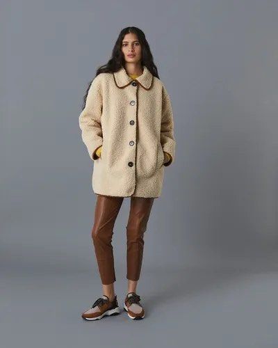 Zara Fleece Coat with Lapel Collar (Category: Coats, Jackets and Outerwear) located in Quezon City. Submitted by gothrifty28 (Listing ID 1467679738, Image 2). Description: Zara Fleece Coat with Lapel Collar 𝙎𝙞𝙯𝙚: Small on tag (Fit to Large) 𝘾𝙤𝙣𝙙𝙞𝙩𝙞𝙤𝙣: Brand new✨ removed tags 🏷️650 📍 𝙇𝙤𝙘𝙖𝙩𝙞𝙤𝙣: Quirino Province 🚛 𝘾𝙤𝙪𝙧𝙞𝙚𝙧: J&T Express / JRS Express 💳 𝙁𝙞𝙧𝙨𝙩 𝙩𝙤 𝙥𝙖𝙮, 𝙜𝙚𝙩𝙨 𝙩𝙝𝙚 𝙞𝙩𝙚𝙢 ⚠️ 𝙉𝙤 𝙍𝙚𝙩𝙪𝙧�