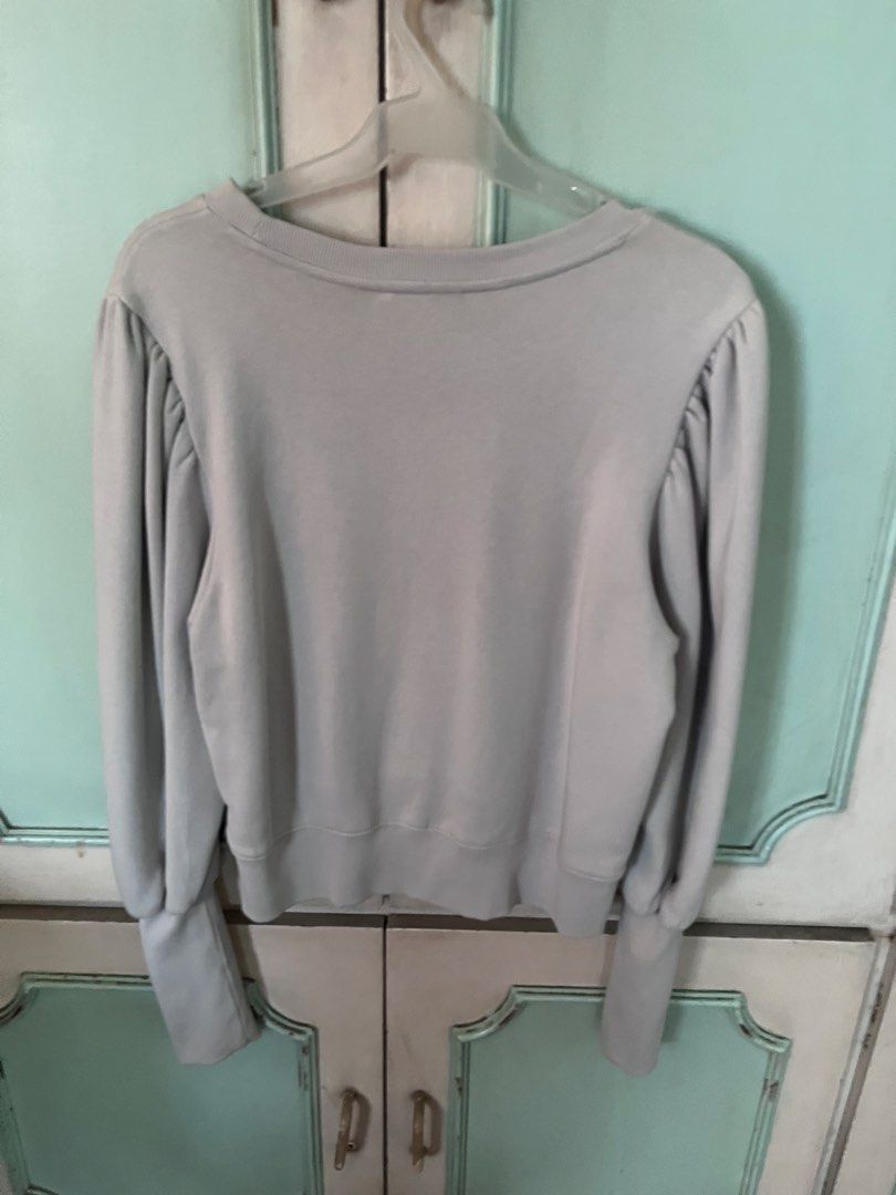 Zara Gray Puff Sleeve Sweatshirt Size S (Category: Coats, Jackets and Outerwear) located in Quezon City. Submitted by jreesey (Listing ID 1467627709, Image 3). Description: - Brand: Zara - Size: Small (S) - Color: Grey - Style: Crew neckline, long puff sleeves with ribbed cuffs and hem - Condition: Excellent, clean with no noticeable flaws - Perfect for: Easy daily styling with jeans or skirts Payment Method Options: BDO Pay, GCash, Maribank RFS:
