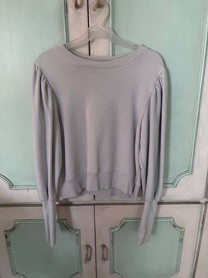 Zara Gray Puff Sleeve Sweatshirt Size S (Category: Coats, Jackets and Outerwear) located in Quezon City. Submitted by jreesey (Listing ID 1467627709, Image 1). Description: - Brand: Zara - Size: Small (S) - Color: Grey - Style: Crew neckline, long puff sleeves with ribbed cuffs and hem - Condition: Excellent, clean with no noticeable flaws - Perfect for: Easy daily styling with jeans or skirts Payment Method Options: BDO Pay, GCash, Maribank RFS: