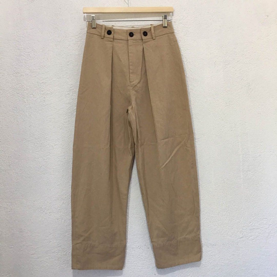 Zara High Trouser Pants (Category: Other Bottoms) located in Subic. Submitted by ayvee.ph (Listing ID 1467732439, Image 2). Description: Zara High Trouser Pants One of my fave!! Very pretty 😍 A must have✨ Size: Non stretchy Waist: Upto 27 Lenght: 38-39 inches Excellent cond✅ No flaws / No issue No when worn / Haven't used it pa Price: 600 📍Olongapo City 🚛Courier: Reg J&t door to door del New miner send your details after mining (no details aut