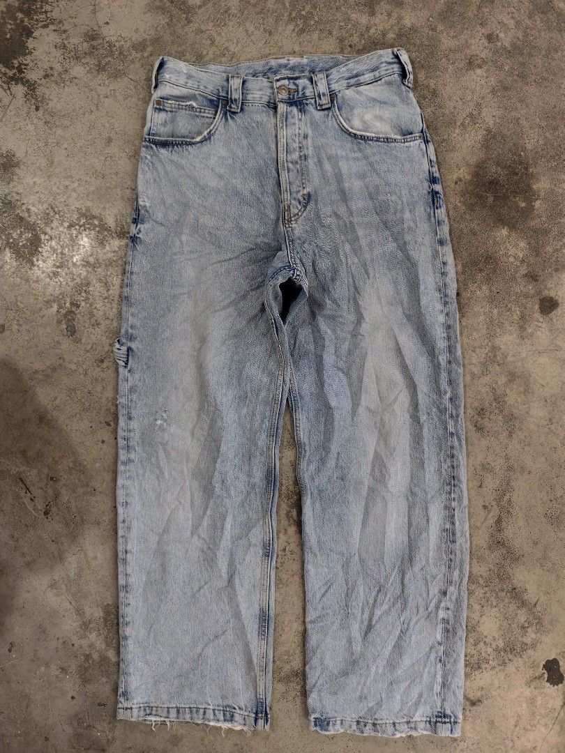 Zara Light Wash Denim Carpenter Jeans (Category: Jeans) located in Cordova. Submitted by bsb.streetluxvintage.clothing (Listing ID 1467630549, Image 2). Description: - Brand: Zara - Style: Light wash denim carpenter jeans with acid wash effect - Fit: Relaxed fit - Size: EUR 40 / USA 31 - Details: Utility pockets on the back, side hammer loop, and button fly closure - Origin: Made in Turkey - Condition: Excellent.
