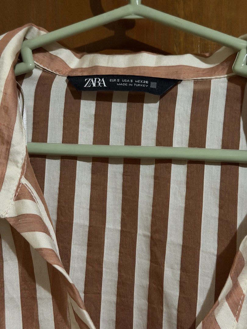 Zara Long Sleeve Blouse (Category: Longsleeves) located in Caloocan City. Submitted by sisi_p (Listing ID 1467656252, Image 3). Description: - Brand: Zara - Size: S (EUR/USA/MEX) - Relaxed fit, lightweight see-through material - Condition: Unused.