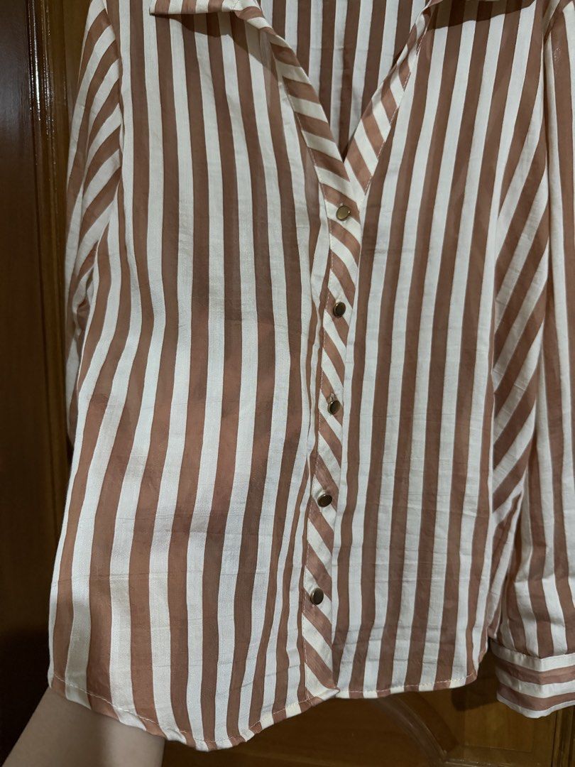 Zara Long Sleeve Blouse (Category: Longsleeves) located in Caloocan City. Submitted by sisi_p (Listing ID 1467656252, Image 2). Description: - Brand: Zara - Size: S (EUR/USA/MEX) - Relaxed fit, lightweight see-through material - Condition: Unused.