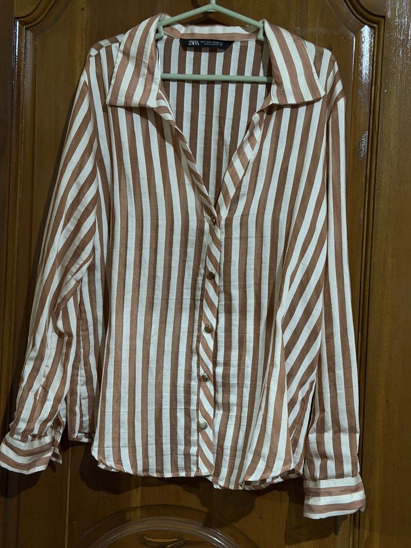 Zara Long Sleeve Blouse (Category: Longsleeves) located in Caloocan City. Submitted by sisi_p (Listing ID 1467656252, Image 1). Description: - Brand: Zara - Size: S (EUR/USA/MEX) - Relaxed fit, lightweight see-through material - Condition: Unused.