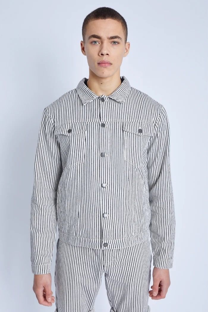 ZARA MAN Striped Seersucker Button-Up Jacket (Dimes: 22W 24L) (Category: Tshirts & Polo Shirts ) located in General Santos City (Dadiangas). Submitted by moana_thrifts (Listing ID 1463989307, Image 1). Description: Dimes: 22W 24L.