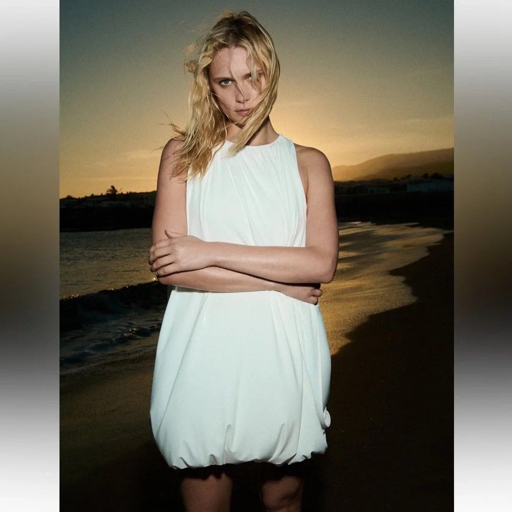 Zara Mini Balloon Dress White (Category: Dresses) located in Manila. Submitted by curatedvg. (Listing ID 1467746371, Image 2). Description: Width: Free Length: 31 inches Waist: 17 inches (unstretched) Size M / Medium Good condition Inside and outside stain (pink, blue) No pinholes.